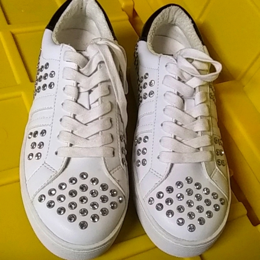Women's shoes